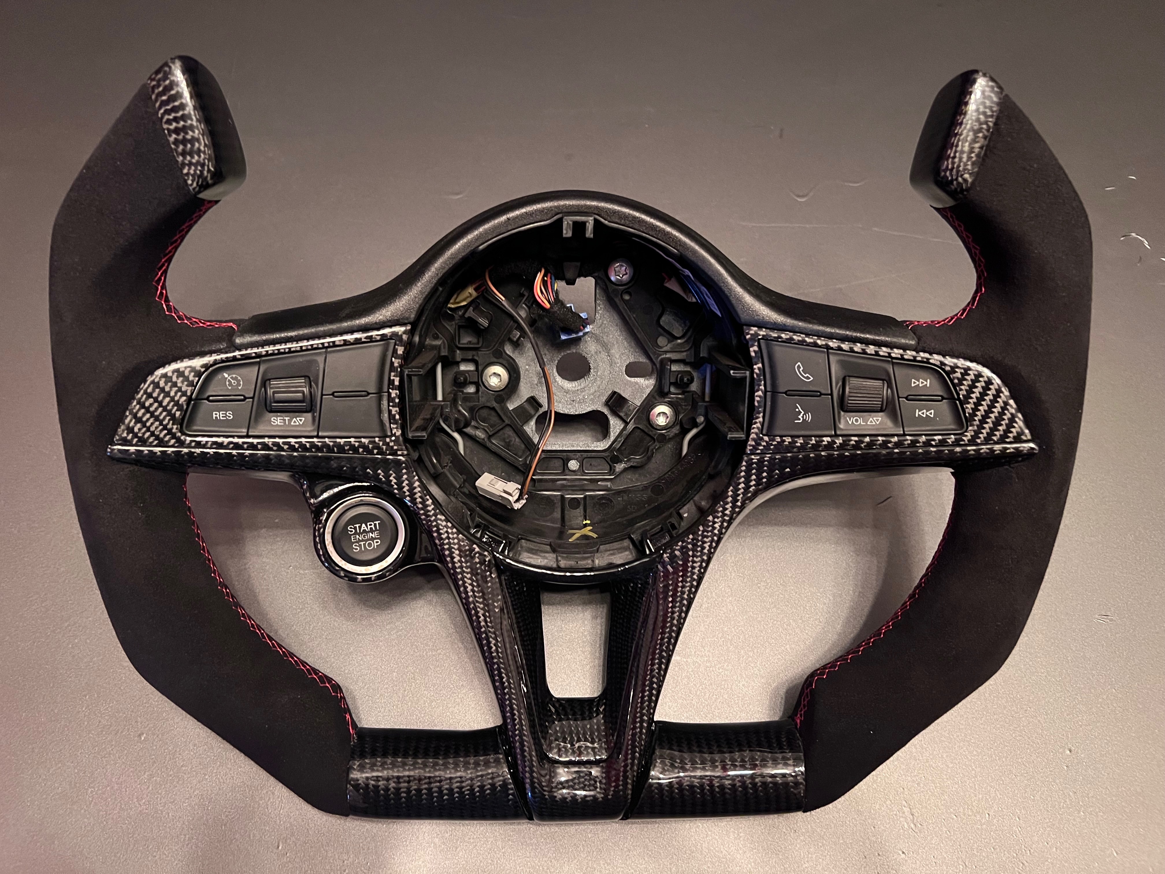 Alfa Romeo Giulia Steering Wheel - Carbon Fiber - F1 Style 
